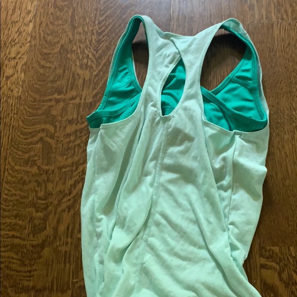 nike dri-fit tank w/ built in sports bra - Picture 3 of 3